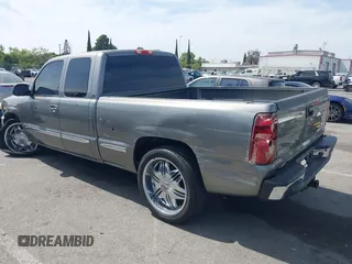 2006 GMC Sierra 1500 SLE1 z VIN 1GTEC19Z86Z297933, wystawiony jako IAAI lot #42268494 z przebiegiem 80 302 mil mil oraz . Historia ofert i sprzedaży dostępna na DreamBid. Obrazek 3.