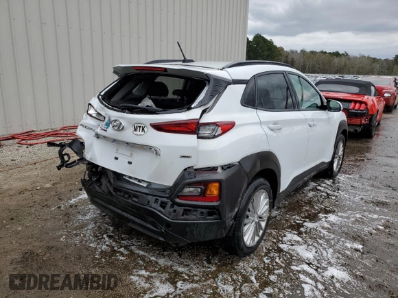 2020 Hyundai Kona SEL with VIN KM8K2CAA0LU584615, listed as a Copart auction lot 61799882 with 32,206 mi miles. Bid and sale history available at carsss.com. Image 4.