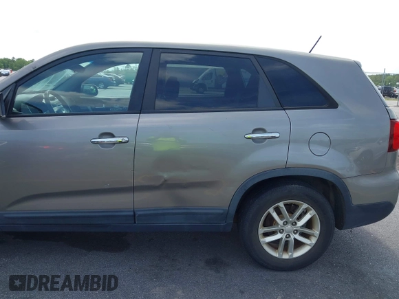 2014 Kia Sorento LX with VIN 5XYKT3A60EG486699, listed as a IAAI auction lot 42143270 with 127,190 mi miles and . Bid and sale history available at DreamBid. Image 12.