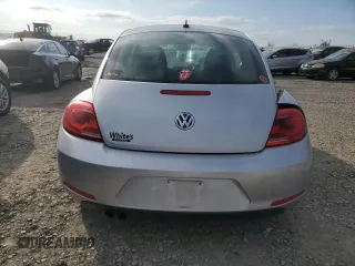 2014 Volkswagen Beetle Entry z VIN 3VWF17AT4EM634714, wystawiony jako Copart lot #83250604 z przebiegiem 133 862 mil mil oraz Szkoda całkowita • Salvage title. Historia ofert i sprzedaży dostępna na DreamBid. Obrazek 6.