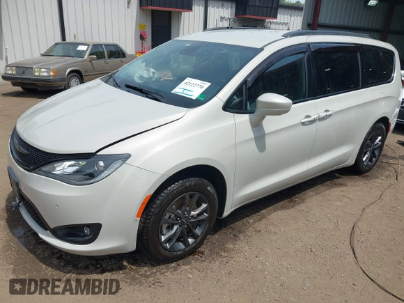 2020 Chrysler Pacifica Launch Edition z VIN 2C4RC3BG6LR288952, wystawiony jako IAAI lot #42122770 z przebiegiem 32 942 mil mil oraz . Historia ofert i sprzedaży dostępna na DreamBid. Obrazek 17.