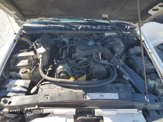2001 GMC Sonoma SLS w/1SG Pkg with VIN 1GTCS19W118257613, listed as a Copart auction lot 46504385 with 217,842 mi miles and Salvage Title. Bid and sale history available at carsss.com. Image 11.