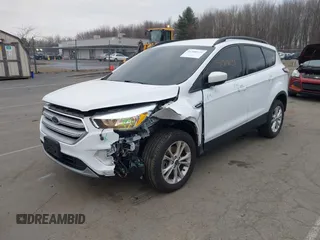 2018 Ford Escape SE z VIN 1FMCU9GD2JUC77186, wystawiony jako IAAI lot #41308133 z przebiegiem 123 156 mil mil oraz . Historia ofert i sprzedaży dostępna na DreamBid. Obrazek 2.