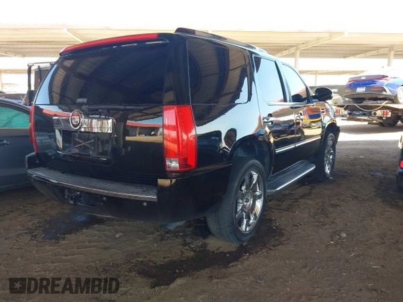 2009 Cadillac Escalade z VIN 1GYFC23269R251960, wystawiony jako IAAI lot #41993963 z przebiegiem 164 055 mil mil oraz . Historia ofert i sprzedaży dostępna na DreamBid. Obrazek 4.