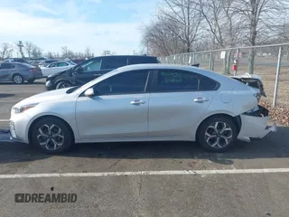 2019 Kia Forte LXS z VIN 3KPF24AD4KE095931, wystawiony jako IAAI lot #41641168 z przebiegiem 88 384 mil mil oraz . Historia ofert i sprzedaży dostępna na DreamBid. Obrazek 13.