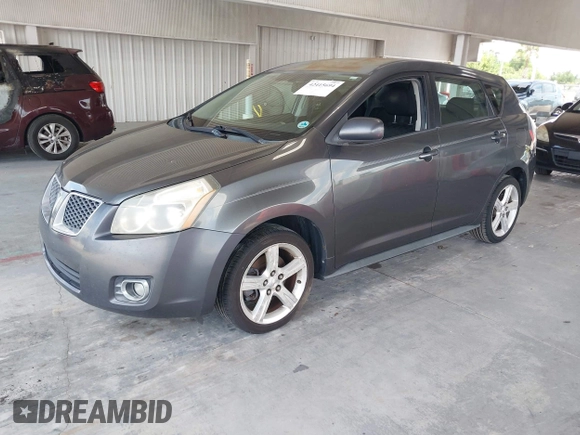 2009 Pontiac Vibe 1SB z VIN 5Y2SP67079Z429304, wystawiony jako IAAI lot #42415694 z przebiegiem 219 056 mil mil oraz . Historia ofert i sprzedaży dostępna na DreamBid. Obrazek 2.