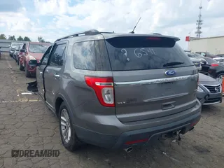 2011 Ford Explorer XLT with VIN 1FMHK8D84BGA33651, listed as a IAAI auction lot 40504832 with 174,066 mi miles and . Bid and sale history available at carsss.com. Image 3.