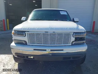2003 Chevrolet Tahoe LS with VIN 1GNEC13Z73R126800, listed as a IAAI auction lot 41618509 with 267,234 mi miles. Bid and sale history available at carsss.com. Image 6.