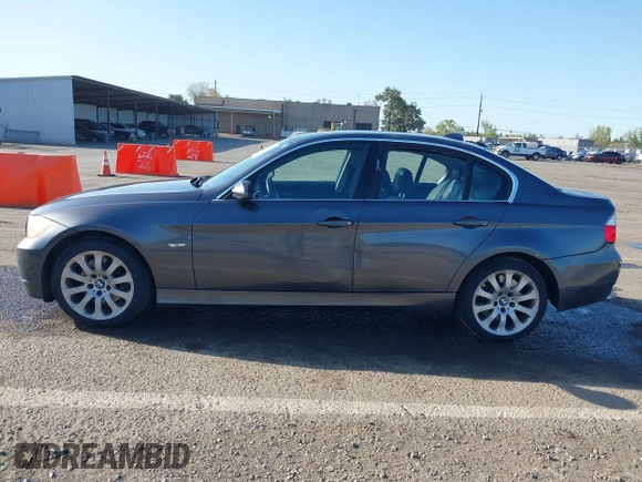 2006 BMW 3 Series 330i с VIN WBAVB33566KR76948, выставлен на аукционе IAAI как лот 41949725 с пробегом 179 505 миль миль и . История ставок и продаж доступна на DreamBid. Изображение 14.