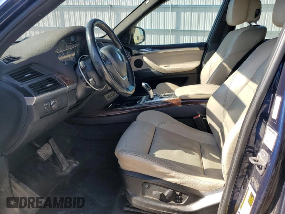 2012 BMW X5 35d z VIN 5UXZW0C54C0B88136, wystawiony jako Copart lot #55852155 z przebiegiem 196 125 mil mil oraz Nie do naprawy • Non repairable. Historia ofert i sprzedaży dostępna na DreamBid. Obrazek 7.