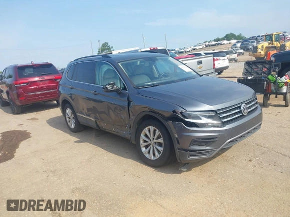 2018 Volkswagen Tiguan SEL z VIN 3VV3B7AX1JM045203, wystawiony jako IAAI lot #42572229 z przebiegiem 104 873 mil mil oraz . Historia ofert i sprzedaży dostępna na DreamBid. Obrazek 1.
