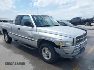2001 Dodge 1500 z VIN 1B7HC13Y41J549276, wystawiony jako IAAI lot #42170788 z przebiegiem 134 863 mil mil oraz . Historia ofert i sprzedaży dostępna na DreamBid. Obrazek 1.