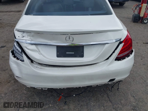 2017 Mercedes-Benz C 300 с VIN 55SWF4JB9HU179554, выставлен на аукционе IAAI как лот 42290729 с пробегом 142 389 миль миль и . История ставок и продаж доступна на DreamBid. Изображение 6.