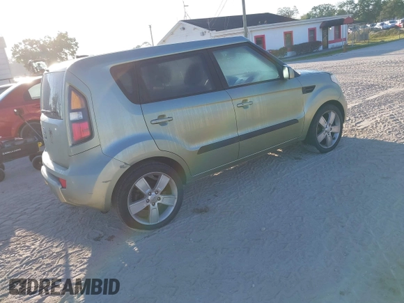 2011 Kia Soul + with VIN KNDJT2A22B7282563, listed as a IAAI auction lot 41866992 with 1 mi miles. Bid and sale history available at carsss.com. Image 4.