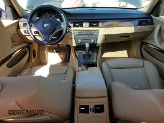 2008 BMW 3 Series 335i z VIN WBAVB775X8NM05305, wystawiony jako Copart lot #55230935 z przebiegiem 128 906 mil mil oraz Szkoda całkowita • Salvage title. Historia ofert i sprzedaży dostępna na DreamBid. Obrazek 8.