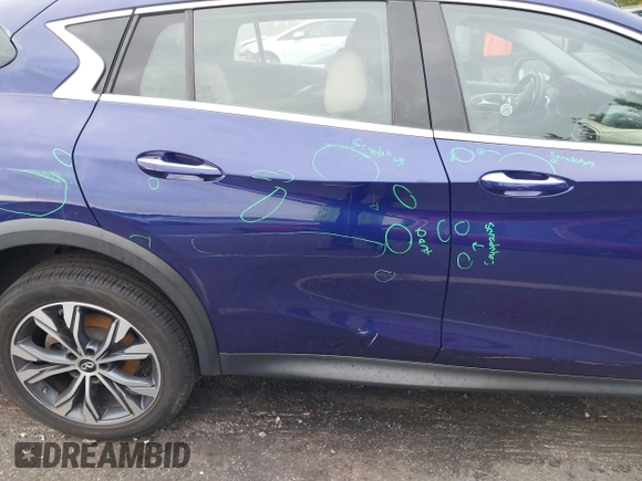 2018 Infiniti QX30 Luxury with VIN SJKCH5CR9JA047825, listed as a IAAI auction lot 40414723 with Not Provided miles and . Bid and sale history available at DreamBid. Image 6.