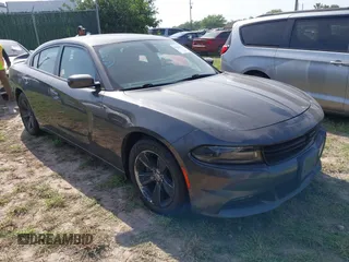 2017 Dodge Charger SXT z VIN 2C3CDXHG7HH559035, wystawiony jako IAAI lot #41942172 z przebiegiem 194 941 mil mil oraz . Historia ofert i sprzedaży dostępna na DreamBid. Obrazek 1.
