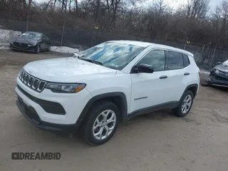 2024 Jeep Compass Sport z VIN 3C4NJDAN2RT157145, wystawiony jako IAAI lot #41456201 z przebiegiem 6 943 mil mil oraz . Historia ofert i sprzedaży dostępna na DreamBid. Obrazek 18.
