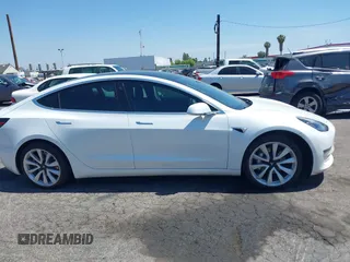 2020 Tesla Model 3 Standard Range Plus z VIN 5YJ3E1EAXLF806360, wystawiony jako IAAI lot #42386624 z przebiegiem 69 916 mil mil oraz . Historia ofert i sprzedaży dostępna na DreamBid. Obrazek 13.
