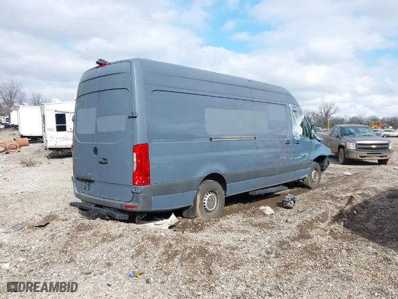 2019 Mercedes-Benz Sprinter Cargo Van with VIN WD4PF1CD1KP147624, listed as a IAAI auction lot 41832359 with 68,434 mi miles. Bid and sale history available at carsss.com. Image 4.