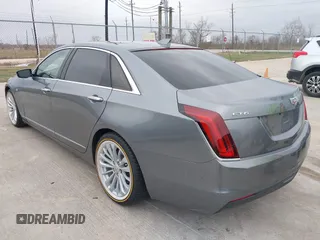 2018 Cadillac CT6 Luxury RWD z VIN 1G6KC5RX4JU159789, wystawiony jako IAAI lot #41145010 z przebiegiem 73 811 mil mil oraz . Historia ofert i sprzedaży dostępna na DreamBid. Obrazek 3.