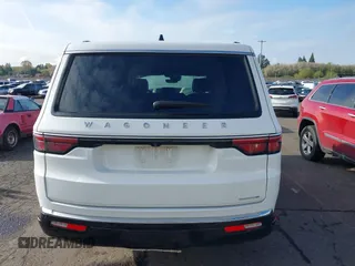 2024 Jeep Wagoneer Series II z VIN 1C4SJSBP9RS175246, wystawiony jako IAAI lot #42021015 z przebiegiem 14 087 mil mil oraz . Historia ofert i sprzedaży dostępna na DreamBid. Obrazek 16.