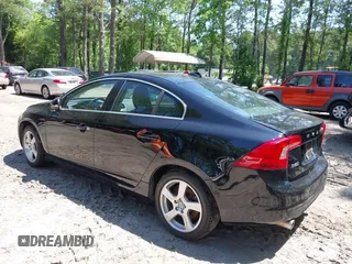 2013 Volvo S60 T5 Premier z VIN YV1612FS8D2206831, wystawiony jako IAAI lot #42409968 z przebiegiem 131 992 mil mil oraz . Historia ofert i sprzedaży dostępna na DreamBid. Obrazek 3.