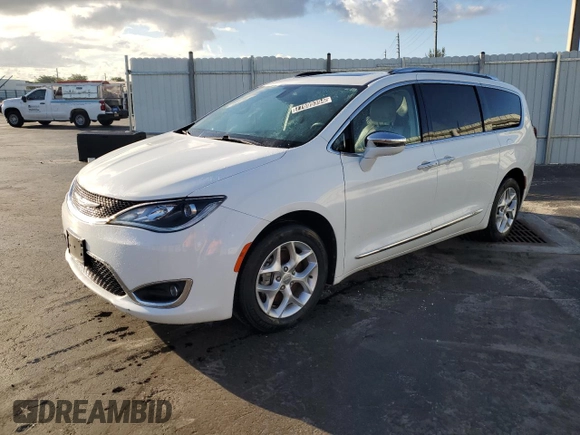 2020 Chrysler Pacifica Limited z VIN 2C4RC1GG9LR289428, wystawiony jako Copart lot #77699394 z przebiegiem 83 801 mil mil oraz Nie do naprawy • Non repairable. Historia ofert i sprzedaży dostępna na DreamBid. Obrazek 1.