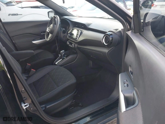 2018 Nissan Kicks SV with VIN 3N1CP5CU0JL495926, listed as a IAAI auction lot 41807108 with 77,223 mi miles. Bid and sale history available at carsss.com. Image 5.