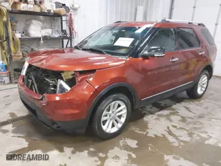2014 Ford Explorer XLT with VIN 1FM5K8D89EGA17579, listed as a IAAI auction lot 40903918 with 127,780 mi miles. Bid and sale history available at carsss.com. Image 2.