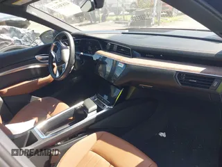 2022 Audi e-tron Premium z VIN WA1AAAGE4NB020119, wystawiony jako IAAI lot #41830433 z przebiegiem 27 591 mil mil oraz . Historia ofert i sprzedaży dostępna na DreamBid. Obrazek 5.