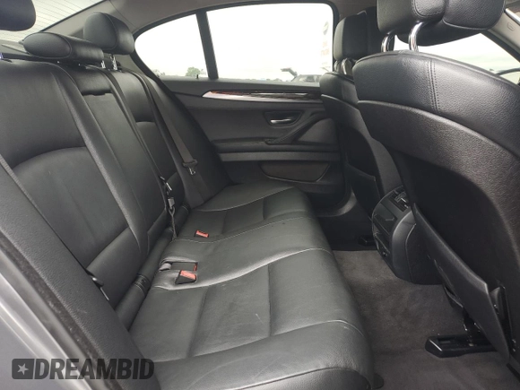 2013 BMW 5 Series 528i xDrive z VIN WBAXH5C52DD107185, wystawiony jako Copart lot #56582315 z przebiegiem 114 550 mil mil oraz Czysty tytuł • Clean title. Historia ofert i sprzedaży dostępna na DreamBid. Obrazek 10.
