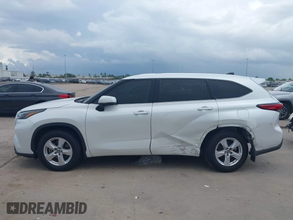 2022 Toyota Highlander LE z VIN 5TDBZRBH1NS216174, wystawiony jako IAAI lot #41903427 z przebiegiem 68 671 mil mil oraz . Historia ofert i sprzedaży dostępna na DreamBid. Obrazek 15.