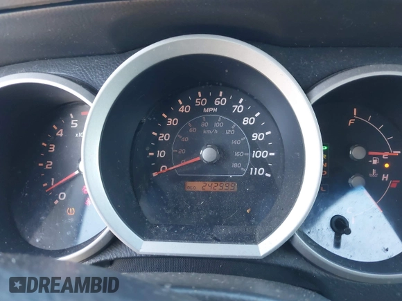 2006 Toyota 4Runner SR5 z VIN JTEBU14R660081036, wystawiony jako IAAI lot #41390193 z przebiegiem 242 999 mil mil oraz . Historia ofert i sprzedaży dostępna na DreamBid. Obrazek 7.