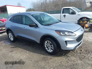 2022 Ford Escape SE with VIN 1FMCU9G65NUB67689, listed as a IAAI auction lot 41619815 with 10,996 mi miles and . Bid and sale history available at carsss.com. Image 1.