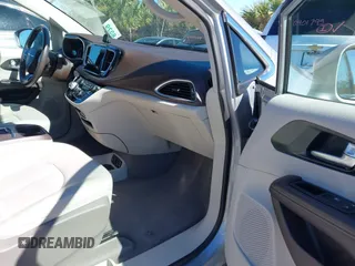 2021 Chrysler Pacifica Touring L with VIN 2C4RC1BG3MR560234, listed as a IAAI auction lot 40926673 with 27,830 mi miles and . Bid and sale history available at DreamBid. Image 5.