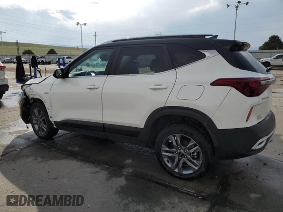 2022 Kia Seltos S z VIN KNDEUCAA6N7276779, wystawiony jako Copart lot #54263225 z przebiegiem 29 945 mil mil oraz Szkody całkowita. Historia ofert i sprzedaży dostępna na DreamBid. Obrazek 2.
