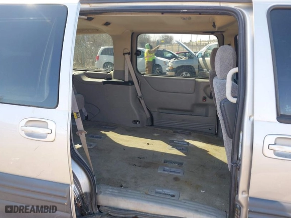 2004 Pontiac Montana w/1SA Pkg with VIN 1GMDX03E54D134808, listed as a IAAI auction lot 41853897 with 174,367 mi miles. Bid and sale history available at carsss.com. Image 8.