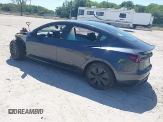 2024 Tesla Model 3 z VIN 5YJ3E1EA6RF747946, wystawiony jako IAAI lot #42042903 z przebiegiem 13 999 mil mil oraz . Historia ofert i sprzedaży dostępna na DreamBid. Obrazek 3.
