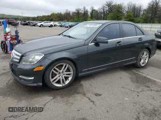 2012 Mercedes-Benz C 300 Sport z VIN WDDGF8BB8CR193000, wystawiony jako Copart lot #58713895 z przebiegiem 144 622 mil mil oraz Szkoda całkowita • Salvage title. Historia ofert i sprzedaży dostępna na DreamBid. Obrazek 1.