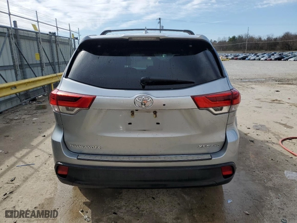2017 Toyota Highlander XLE with VIN 5TDJZRFH2HS484001, listed as a Copart auction lot 49494205 with 0 mi miles and Non Repairable. Bid and sale history available at carsss.com. Image 6.