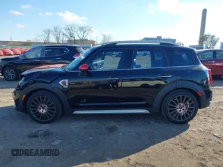 2018 MINI Countryman Cooper with VIN WMZYV5C35J3E03434, listed as a IAAI auction lot 40998800 with 133,501 mi miles and . Bid and sale history available at DreamBid. Image 14.