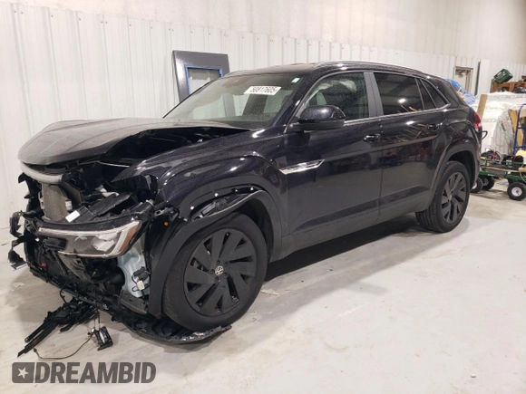 2024 Volkswagen Atlas SE with VIN 1V2WE2CA3RC221565, listed as a Copart auction lot 50817605 with 8,884 mi miles and Salvage title. Bid and sale history available at DreamBid. Image 1.