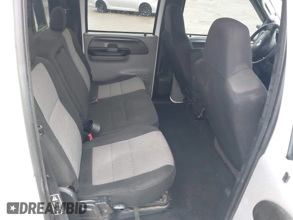 2004 Ford Super Duty F-250 XL with VIN 1FTNW21S94EB15639, listed as a IAAI auction lot 41670279 with 170,113 mi miles. Bid and sale history available at carsss.com. Image 8.