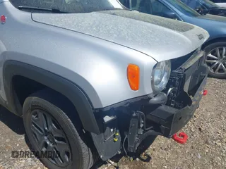 2018 Jeep Renegade Trailhawk with VIN ZACCJBCB0JPG81047, listed as a IAAI auction lot 41847353 with 72,136 mi miles. Bid and sale history available at carsss.com. Image 6.