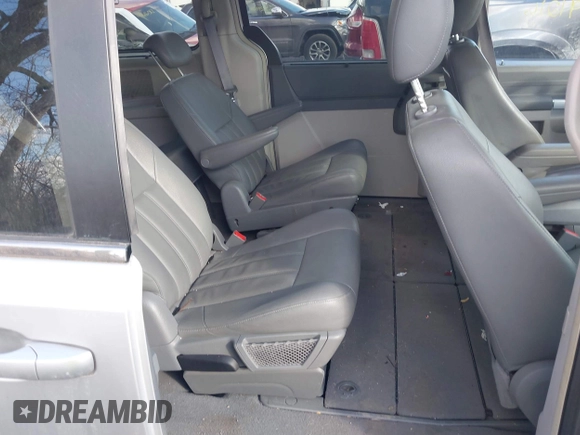 2008 Chrysler Town & Country Touring with VIN 2A8HR54P58R732227, listed as a IAAI auction lot 41691216 with 132,034 mi miles. Bid and sale history available at carsss.com. Image 8.