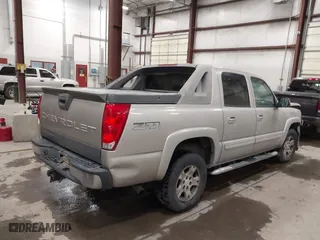 2005 Chevrolet Avalanche Z71 with VIN 3GNEK12Z55G253357, listed as a IAAI auction lot 41425074 with 203,933 mi miles. Bid and sale history available at carsss.com. Image 4.