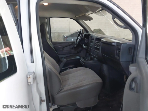 2008 GMC Savana Cargo Van with VIN 1GTGG25C481233460, listed as a IAAI auction lot 39630591 with 169,747 mi miles. Bid and sale history available at carsss.com. Image 5.
