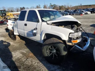 2000 Chevrolet Silverado 1500 LS with VIN 2GCEK19T9Y1280987, listed as a Copart auction lot 84742184 with 0 mi miles and Salvage Title. Bid and sale history available at carsss.com. Image 4.