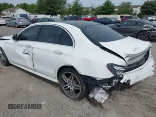 2018 Mercedes-Benz E 300 z VIN WDDZF4JBXJA448650, wystawiony jako IAAI lot #42343961 z przebiegiem 92 810 mil mil oraz . Historia ofert i sprzedaży dostępna na DreamBid. Obrazek 3.
